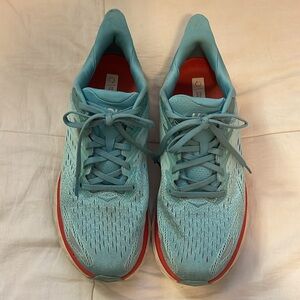Hoka One One Clifton 8